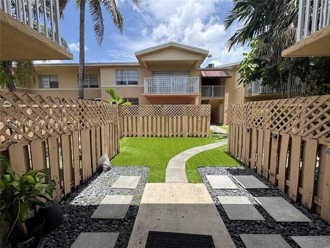 4440 NW 79th Ave in Doral, FL - Building Photo - Building Photo