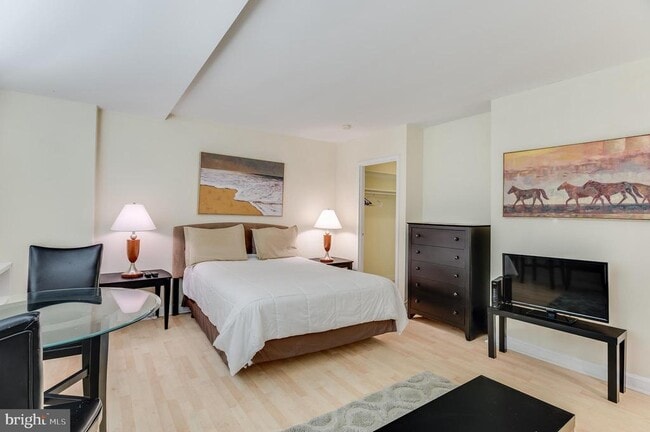 property at 1011 Arlington Blvd