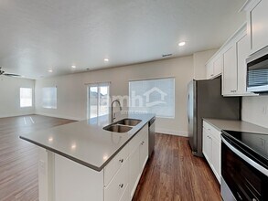 1061 N Barkvine Ave in Star, ID - Building Photo - Building Photo