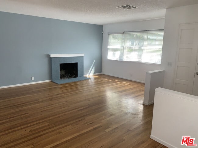 2807 Glendon Ave in Los Angeles, CA - Building Photo - Building Photo