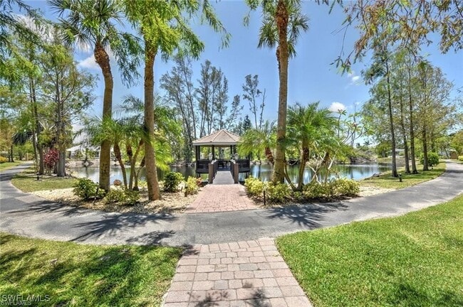 10060 Lake Cove Dr in Ft. Myers, FL - Building Photo - Building Photo