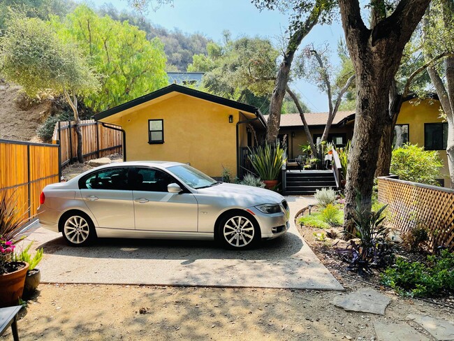 property at 932 Old Topanga Canyon Rd