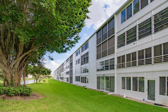 2056 Rexford A in Boca Raton, FL - Building Photo - Building Photo