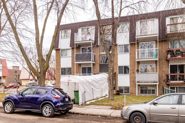 1971 Versailles Rue in Montréal, QC - Building Photo - Building Photo