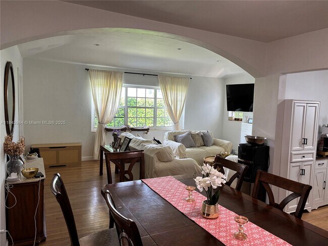 7515 Dickens Ave in Miami Beach, FL - Building Photo - Building Photo
