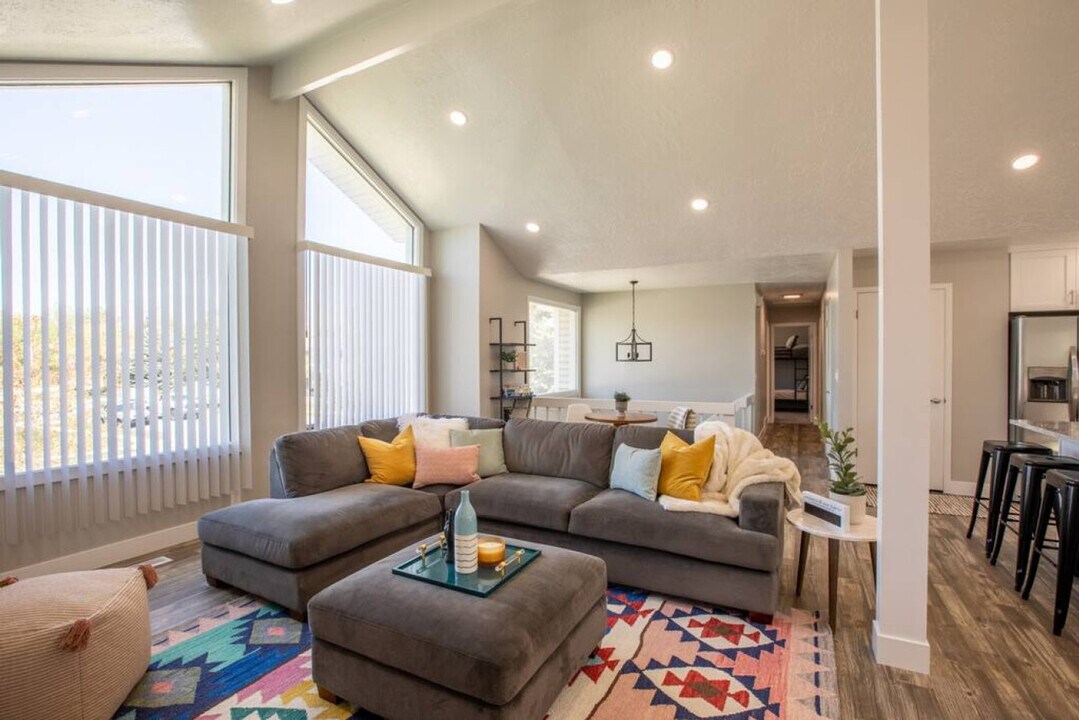 2196 Karalee Way in Sandy, UT - Building Photo