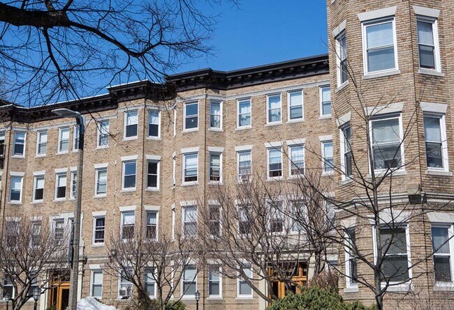 102 Queensberry St, Unit 8 in Boston, MA - Foto de edificio - Building Photo