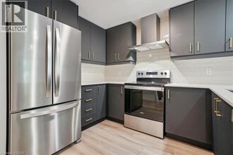 153 Wilson St W in Ancaster, ON - Building Photo - Building Photo