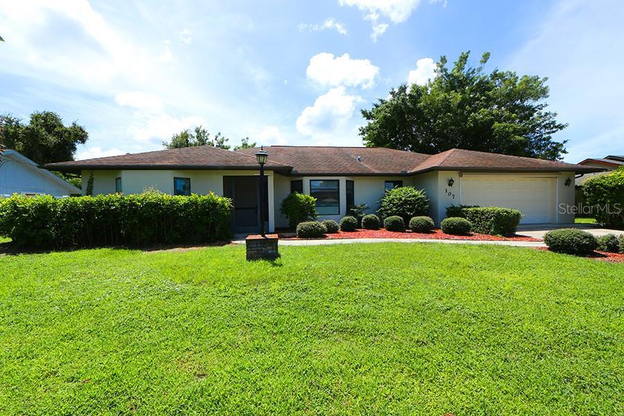 107 Hourglass Dr in Venice, FL - Building Photo