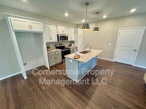 809 Highland Dr in Edwardsville, KS - Building Photo - Building Photo