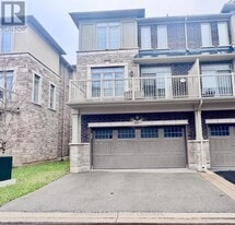 3026 Postridge Dr in Oakville, ON - Building Photo