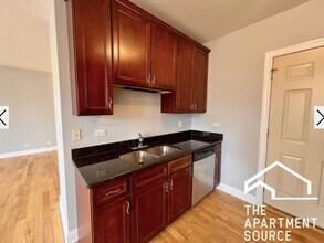 2900 N Kolmar Ave, Unit 3 in Chicago, IL - Foto de edificio - Building Photo