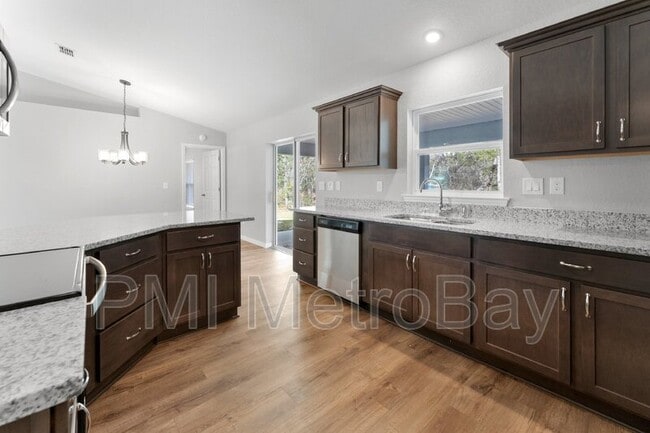 9461 N Sandree Dr