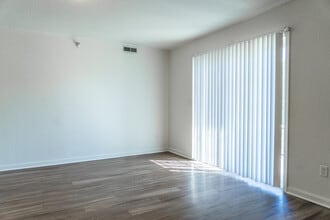 Town & Country Apartments in Urbana, IL - Building Photo - Building Photo