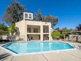695 Bristol Dr in Hayward, CA - Building Photo