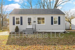 1175 St Matthew Dr in Florissant, MO - Building Photo