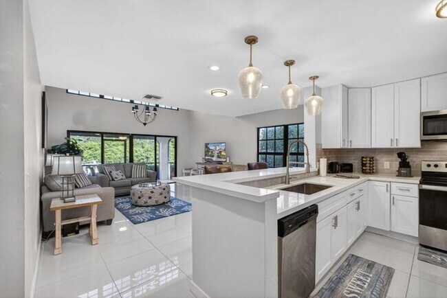 2320 Treasure Isle Dr in West Palm Beach, FL - Building Photo - Building Photo