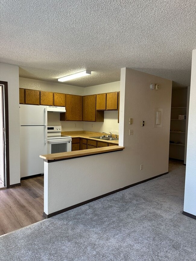 220 W 5th St in Rifle, CO - Building Photo - Building Photo