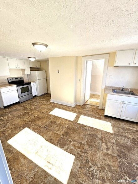 37 Bloomfield Ave in Windsor, CT - Foto de edificio - Building Photo