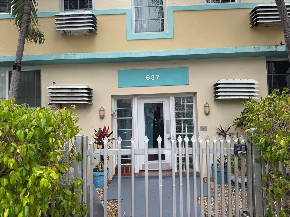 637 12th St in Miami Beach, FL - Building Photo
