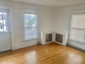 947 Logan St SE in Grand Rapids, MI - Foto de edificio - Building Photo