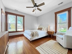 140 Broadway, Unit Upstairs in Libertyville, IL - Foto de edificio - Building Photo