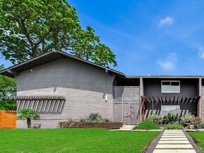 Links on Gaston in Dallas, TX - Building Photo - Building Photo