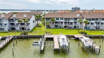 160 Marina Del Rey Ct in Clearwater, FL - Building Photo