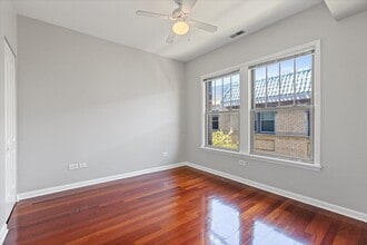 1360 W Greenleaf Ave in Chicago, IL - Building Photo - Building Photo