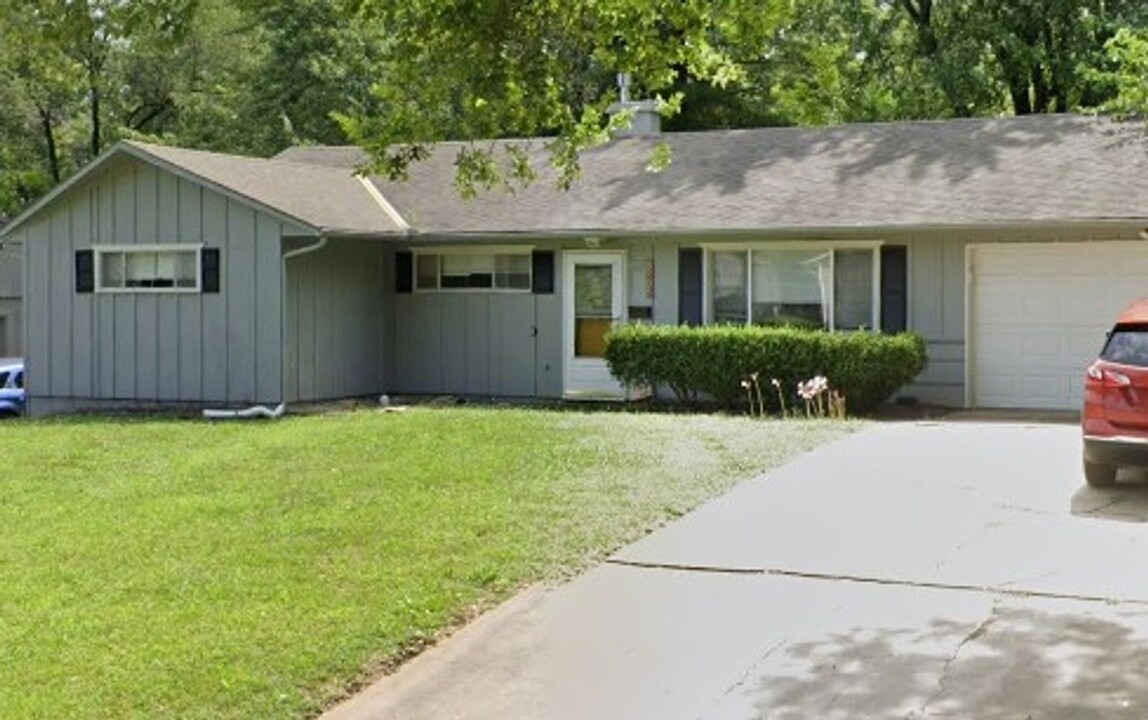 8705 E 114th St in Kansas City, MO - Building Photo