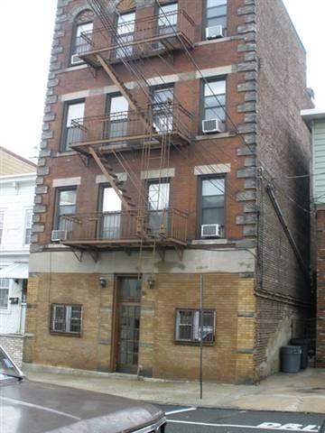 712 10th St in Union City, NJ - Building Photo