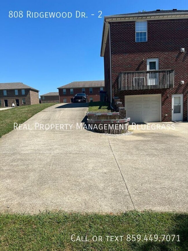 808 Ridgewood Dr-Unit -2 in Berea, KY - Building Photo - Building Photo