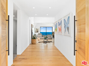 23812 Malibu Crest Dr in Malibu, CA - Building Photo - Building Photo