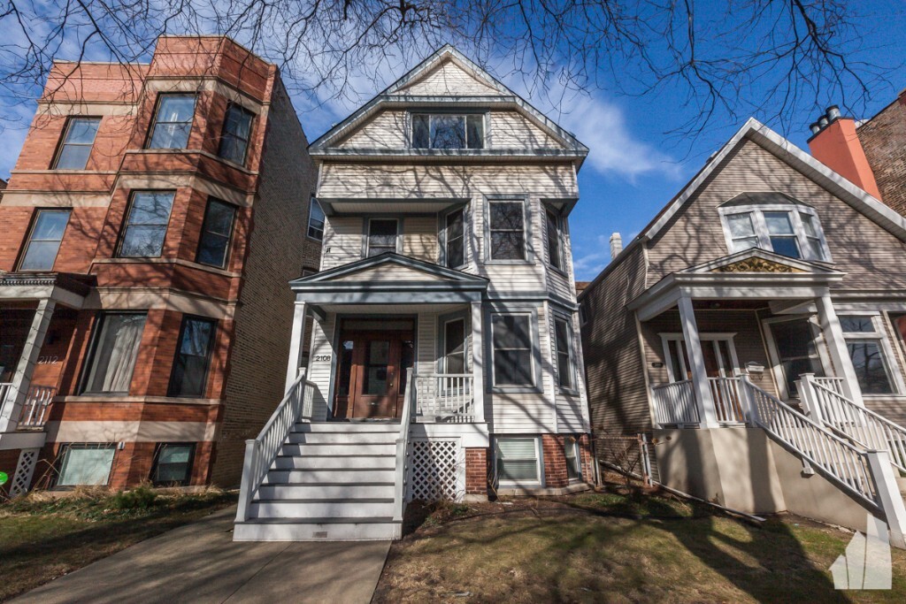 2108 W Addison St, Unit 1 in Chicago, IL - Foto de edificio