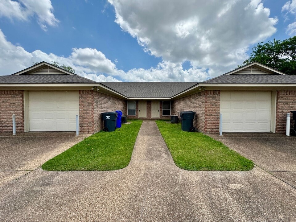 1629 Breezy Dr in Waco, TX - Building Photo