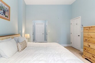 8 Greenwich Park, Unit 2 in Boston, MA - Building Photo - Building Photo