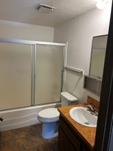 953 23rd Ave, Unit 3 in Sweet Home, OR - Foto de edificio - Building Photo