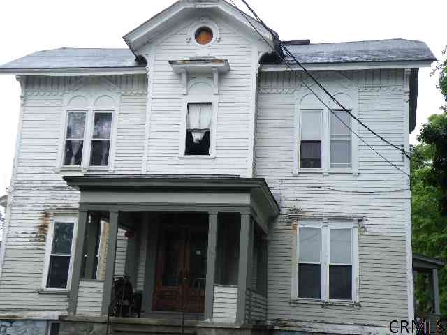 69 Washington St in Gloversville, NY - Building Photo