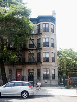 752 Kelly St Apartments