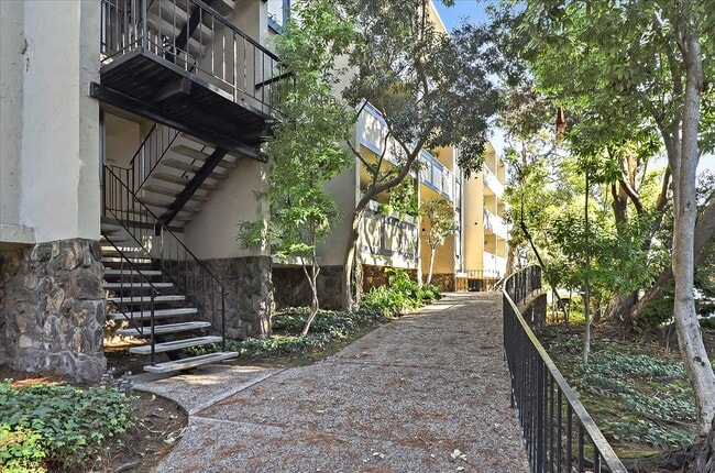 property at 955 Shorepoint Ct