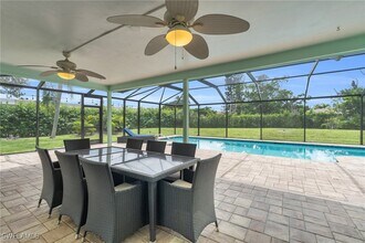 698 Mooring Line Dr in Naples, FL - Foto de edificio - Building Photo