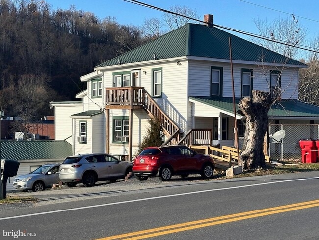 8 Chapman St in Berkeley Springs, WV - Building Photo - Building Photo