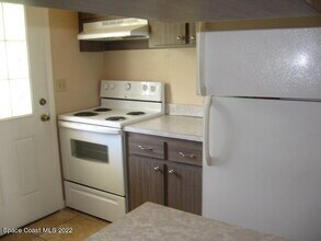 215 Knox McRae Dr in Titusville, FL - Building Photo - Building Photo