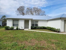 8455 103rd Ct, Unit 9-07 in Vero Beach, FL - Building Photo