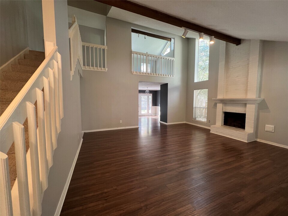 38 Meadow Cove Dr in The Woodlands, TX - Foto de edificio