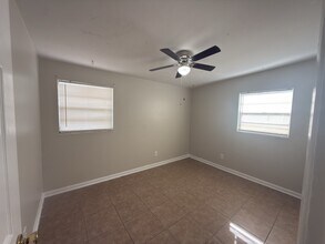 1840 Doyon Ct in Jacksonville, FL - Foto de edificio - Building Photo