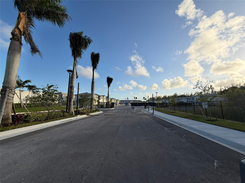 1131 St in Florida City, FL - Building Photo