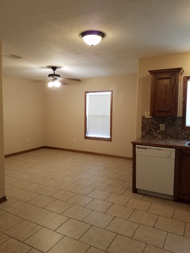 301 E Elizabeth St, Unit #7 in Sulphur, LA - Building Photo - Building Photo
