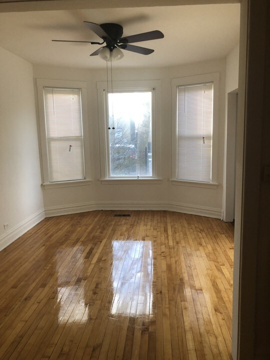 3751 N Troy St in Chicago, IL - Building Photo