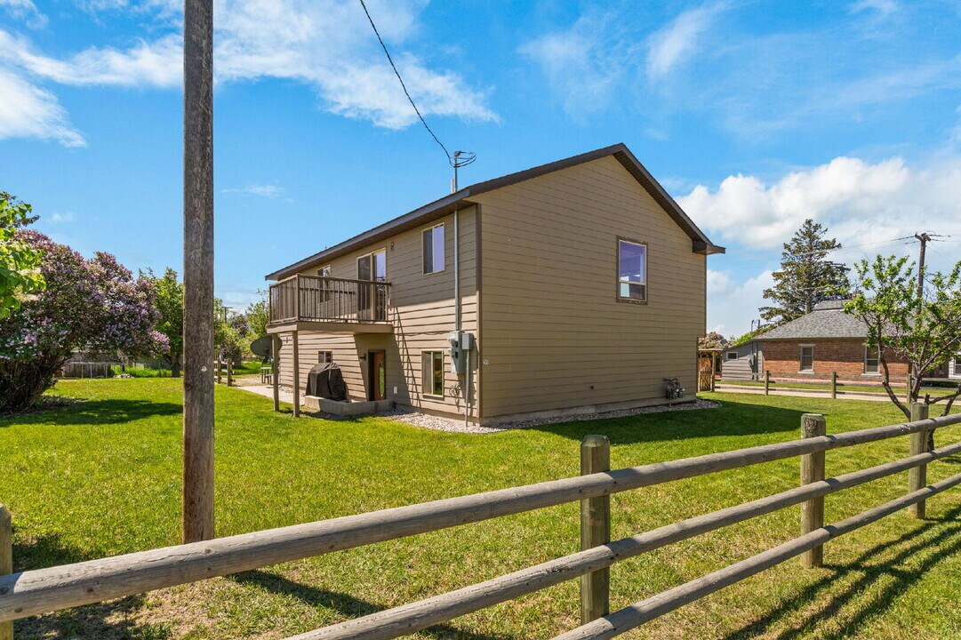 205 Water St in Sheridan, MT - Building Photo